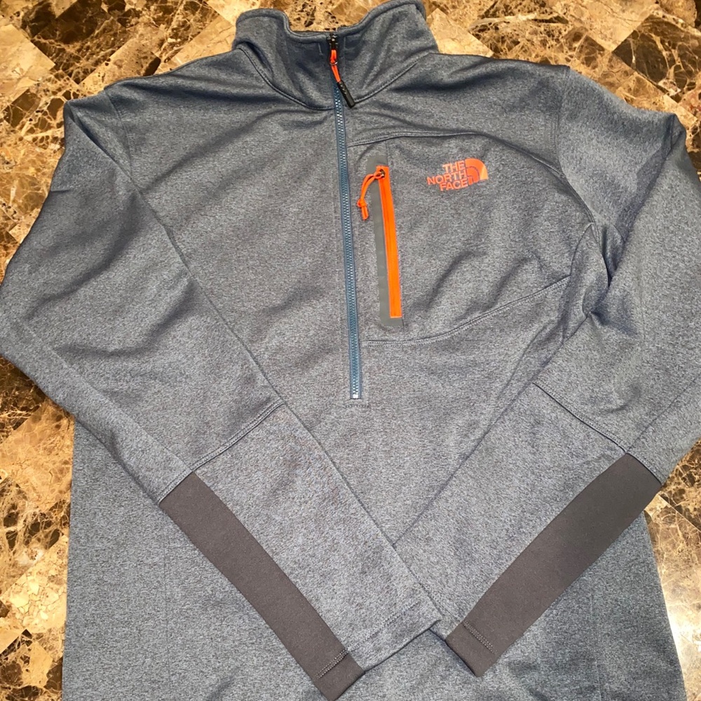 Men’s The North Face, size medium 1/2 zip